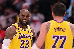 苏群谈湖人出售:NBA已变成资本的夜店 幸好詹姆斯早走了