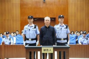 一审被判无期!许家印庭审图曝光,头发全白!