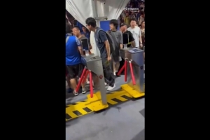 文汇网:德比更是“比德”,“戾气”也绝非上海球迷的代名词