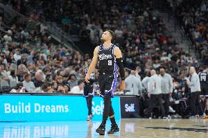 拉文:不是谁都能在NBA立足 要想出类拔萃就必须要做出牺牲