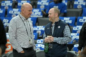记者:一年来在我交谈过的NBA人士中 没有人相信联盟会下手如此重
