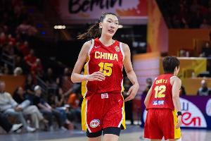 这很难赢!中国女篮半场三分球8投2中&命中率25% 捷克18中8