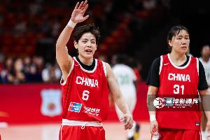 能攻能守!杨舒予半场6中5&三分2中2 砍下12分2板6助2断