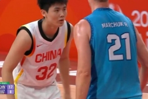开启新篇章!李悦洲突进内线挑篮得手 拿到国家队首分