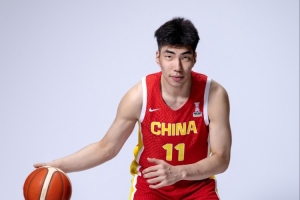 高度优势明显!余嘉豪半场5分半钟4罚4中拿6分3板1助 正负值+22