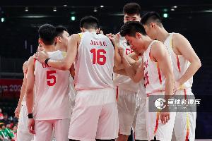媒体人:先不管对手 起码中国男篮每个人在场上都很有自信