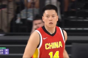 攻得很顺!李弘权弧顶三分再中 中国男篮开局9-0领先