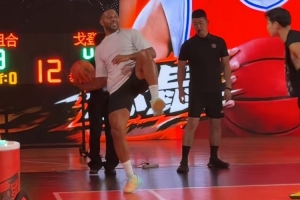 我不要面子的吗?篮下打铁&外线三不沾 圆脸登中国行连续五大囧