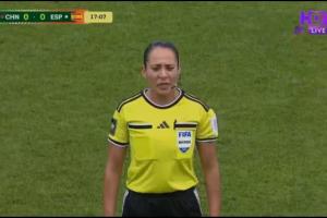中国U20女足0-1落后西班牙,主裁回看后认定手球判罚点球