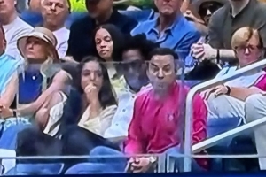 准备买房?伦纳德观战美网女单决赛 身旁是加拿大著名房产经纪人