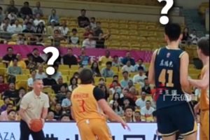 五大囧!陈家政突分直接传给了场外的主教练 后者随即三分出手