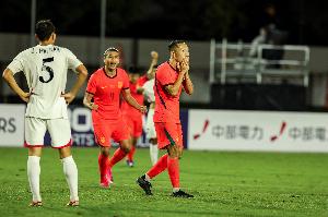 牛!3名超龄球员:37岁吴曦、张玉宁互相传射,朱辰杰踢满全场