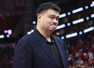 记者:3年前乔帅输球后带队离开被姚明带回来开发布会 这次如何?