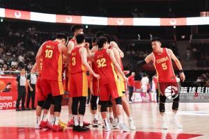 亚运会半决赛半场:中国男篮30-49落后日本男篮