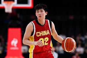 多给点时间咬咬对手后卫?李悦洲半场替补4分钟 强突贡献2分