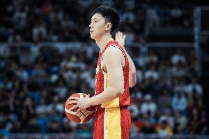 媒体人:我很难想象胡明轩明天代表中国代表团扛旗是何种心情