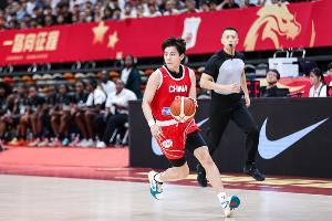 杨舒予:表面上看我数据比较好 但其实都是队友的功劳