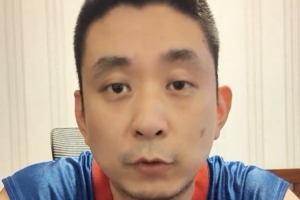 解说:到了最后时刻没有人能接管比赛 这是中国男篮要解决的问题