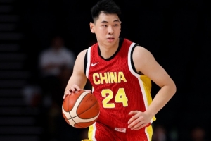 犹豫会败北!崔永熙半场10分钟仅拿2分1板 出现3次失误