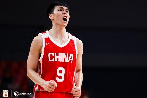 主攻手!庞峥麟5中2砍半场最高11分 罚球6中6