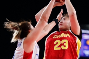 俩罚球不该丢!“大宝贝”刘禹彤半场3投全中拿6分5板2帽