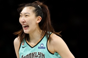 WNBA生涯第100场比赛!韩旭3投1中 得到2分2板1助