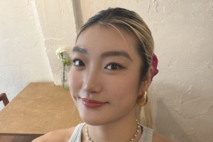 李梦社媒晒照并送上中秋节日祝福:中秋快乐大家