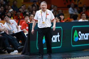控制不住!中国女篮首节出现多达5次失误 分别来自5名球员