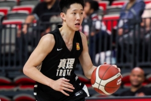 把张宇辰当驴使!媒体人吐槽:临走之前还得打这个比赛 玩命用他