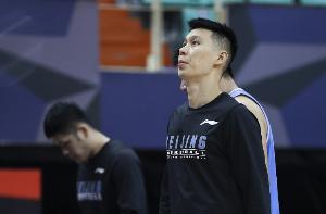 林书豪:在美国被视为亚洲球员 到亚洲被当成美国人 始终像外来者
