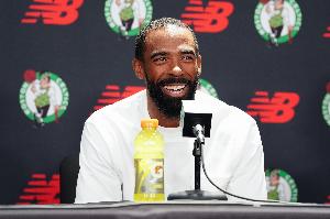 普理查德:康利一直是我敬仰的前辈 他有很多地方值得我学习