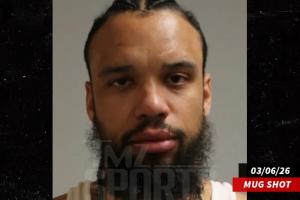 秋后算账来了!TMZ:太阳球员狄龙因涉嫌酒驾被起诉 曾于3月被捕