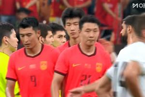 0-5惨败!全场比赛结束,国足众球员表演严肃颜色难看