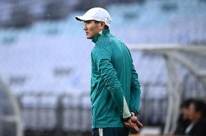 国足0-4!媒体人:国足和男篮有点像,把郭士强和邵佳一架火上烤