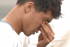 点球败给U23国足!乌兹别克球员赛后捂住眼睛,门将坐地埋头