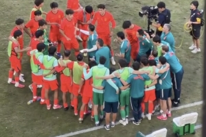点球大战前5人均主动请战 随后于大宝点将 拜合拉木疑似第6或最后