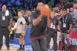 NBA中国赛即将开战!杜兰特进行赛前投篮热身!