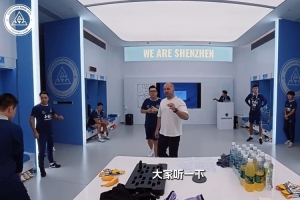 中场休息,更衣室里主教练坚定的声音,为下半场逆转注入了强心剂
