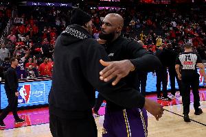 现在的76人比宇宙勇强?KD:76人每个人都能防 勇士当年没那么多