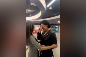 青岛海牛提前三轮降级,俱乐部副总冯文静赛后落泪