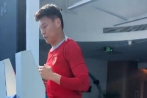 成都蓉城后卫韩鹏飞晒个人恢复训练视频:积极康复,早日回归