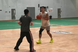 早日回归!高诗岩社媒晒训练视频:努力重新回到球场ing
