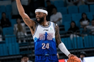 能攻能组织!新疆外援辛普森21中11拿下28分6板13助2断