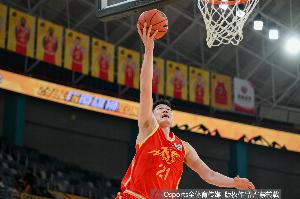 两双到手!胡金秋24中9拿到21分12板 其中9前场板