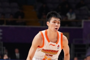 拼到犯满离场!庞峥麟21投仅7中拿20分 三分5中1