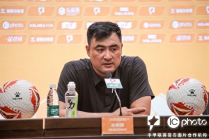 杨林:年轻球员让我们看见了希望,所有的人员我都打10分!