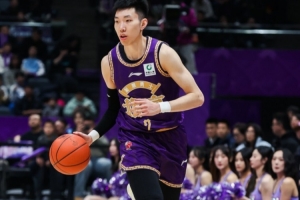 三宁才是北控的真外援啊!半场就抡16分!全是拔起来投的!