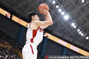 拼劲十足!赵嘉仁替补10中4拿下8分8板1帽 5前场板