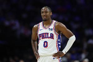 张佳玮:球场上有三个前FMVP、两个前MVP 但上半场最佳是马克西
