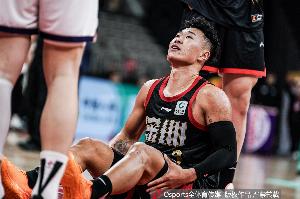 MVP咋了?贺希宁半场4中1&三分3中0仅拿4分1篮板 正负值-26